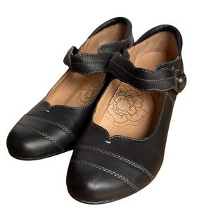 Taos Angel Black Leather Mary Janes Size 9 / 40